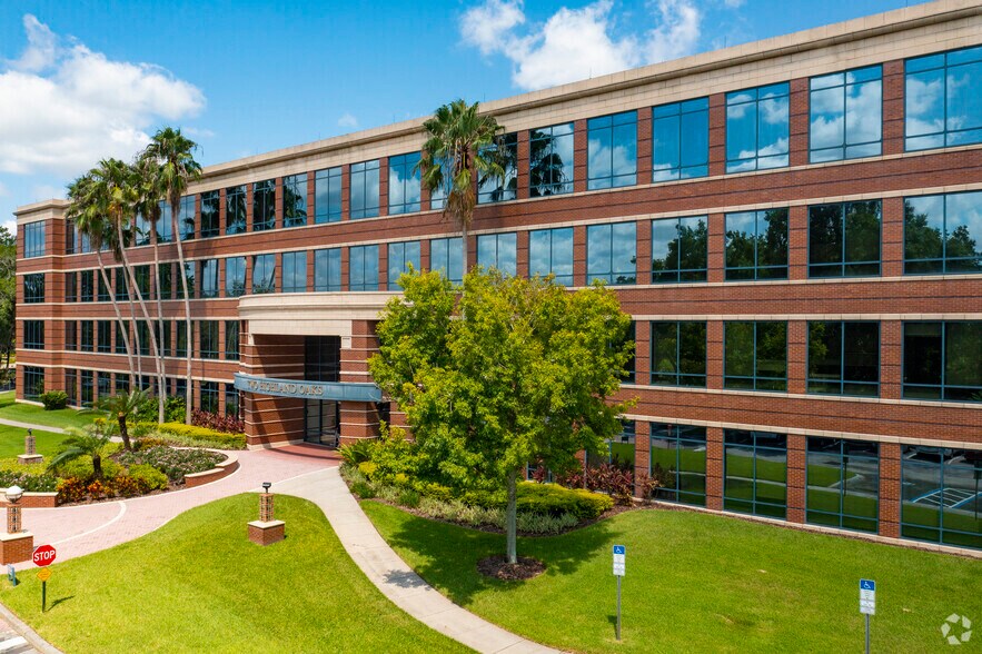 10210 Highland Manor Dr, Tampa, FL à louer - Photo du bâtiment - Image 2 de 8