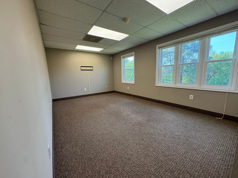 8 Bartles Corner Rd 5, Flemington, NJ for sale - Interior Photo - Image 3 of 5