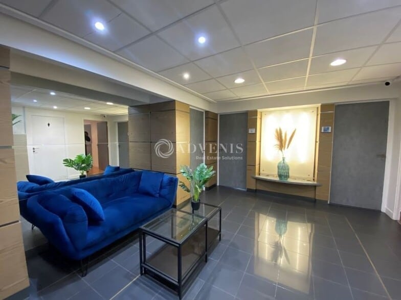 3 Square Desaix, Paris for lease - Building Photo - Image 2 of 9