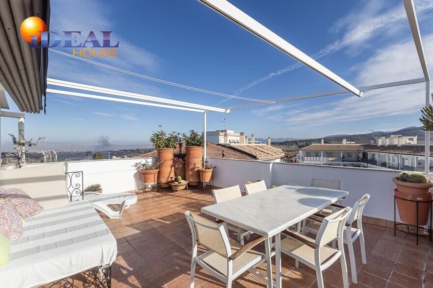 Immeuble residentiel dans Dílar, Granada à vendre - Photo du bâtiment - Image 2 de 50