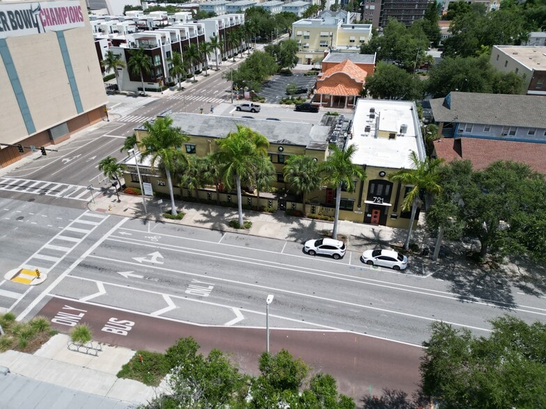 721 1st Ave N, Saint Petersburg, FL à vendre - Photo du bâtiment - Image 2 de 39