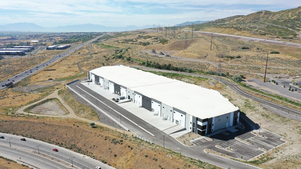 15897 South Axia Drive, Herriman, UT à louer - Photo du bâtiment - Image 2 de 6