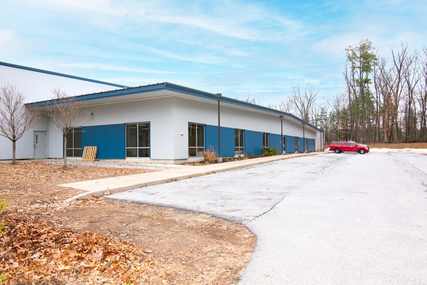 3 Unlimited Dr, Saratoga Springs, NY for lease - Building Photo - Image 3 of 45