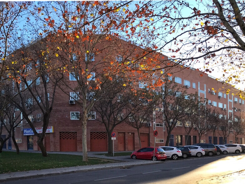 Calle Alhaquén, 8, Getafe, Madrid for lease - Primary Photo - Image 1 of 2