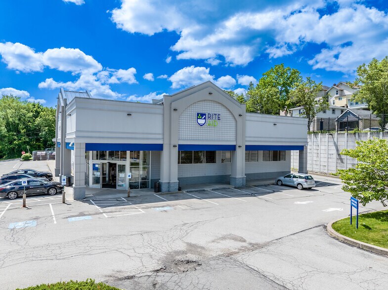 513 Perry Hwy, Pittsburgh, PA à louer - Photo du bâtiment - Image 2 de 8