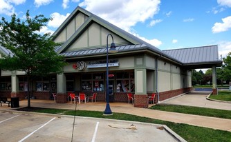 2500-2510 Village Green Pl, Champaign IL - Restaurant avec service au volant