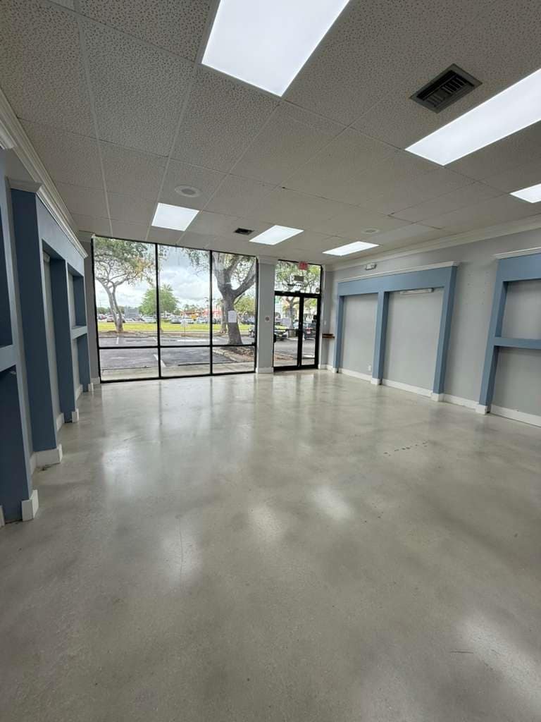 2101-2251 SW 59th Ave, West Park, FL à louer Photo intérieure- Image 1 de 7