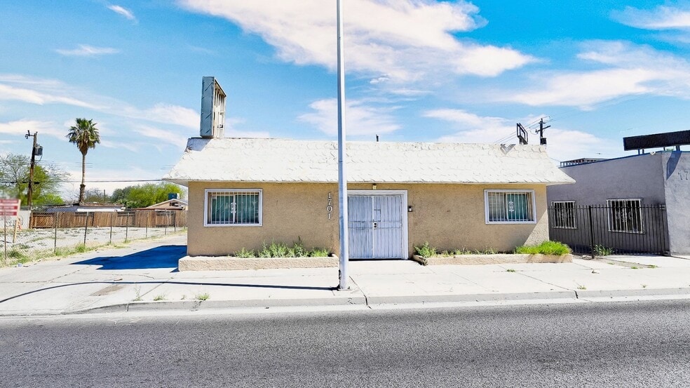 1701 S Eastern Ave, Las Vegas, NV for sale - Building Photo - Image 1 of 11