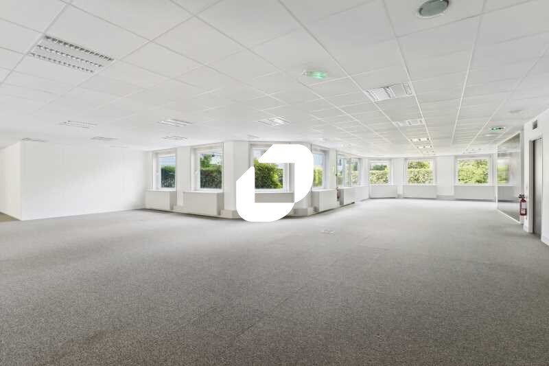 Bureau dans Suresnes à louer - Photo du bâtiment - Image 3 de 13