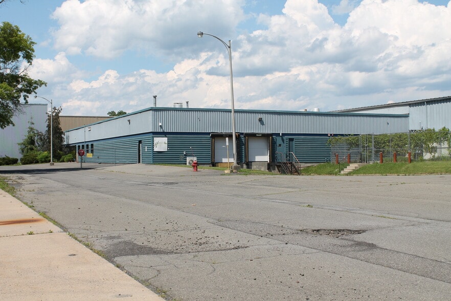 1680-1698 Enterprise Dr, Kingston, NY for lease - Building Photo - Image 1 of 4