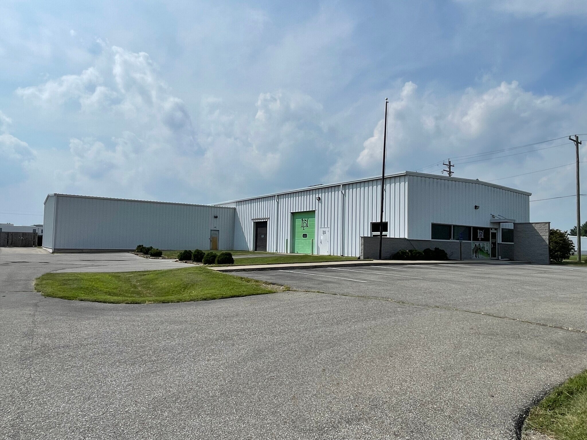 4480 Ray Boll Blvd, Columbus, IN à louer Photo du bâtiment- Image 1 de 6