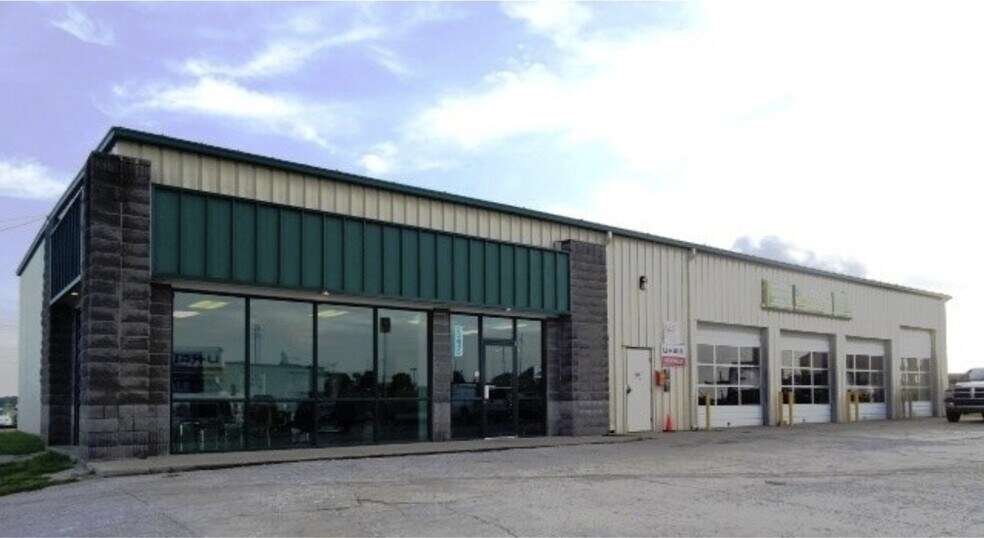 106 S Sunset Dr, Butler, MO à vendre - Photo du bâtiment - Image 2 de 10