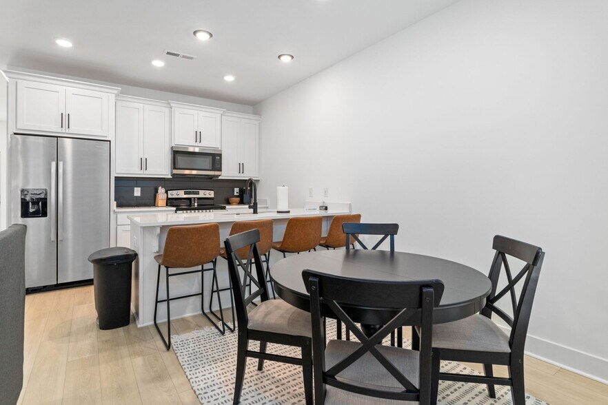 725 Hornbuckle Rd, Clarksville, TN à vendre - Photo du bâtiment - Image 3 de 41