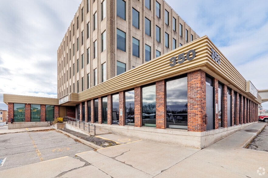 350 Boul Arthur-Sauvé, St-Eustache, QC for lease - Building Photo - Image 3 of 5