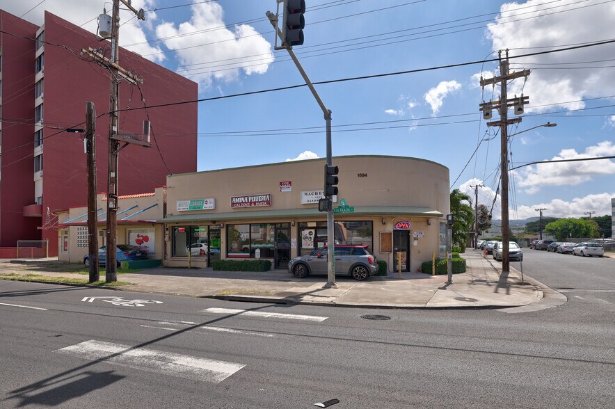 1694 Kalakaua Ave, Honolulu, HI à vendre - Photo du bâtiment - Image 3 de 18