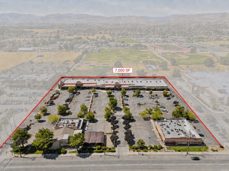 2140 E Palmdale Blvd, Palmdale, CA à louer - Photo du bâtiment - Image 1 de 13