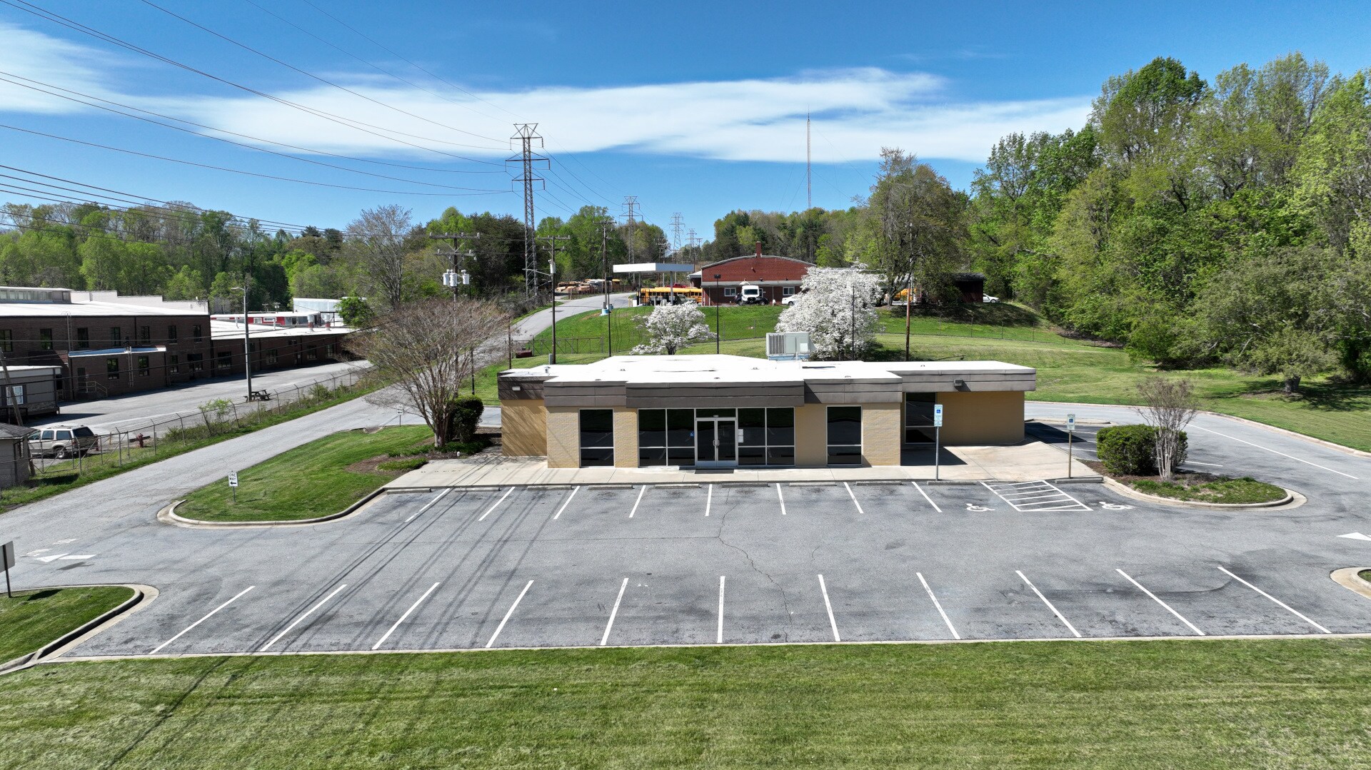 211 Elkin Hwy, North Wilkesboro, NC à vendre Photo principale- Image 1 de 51