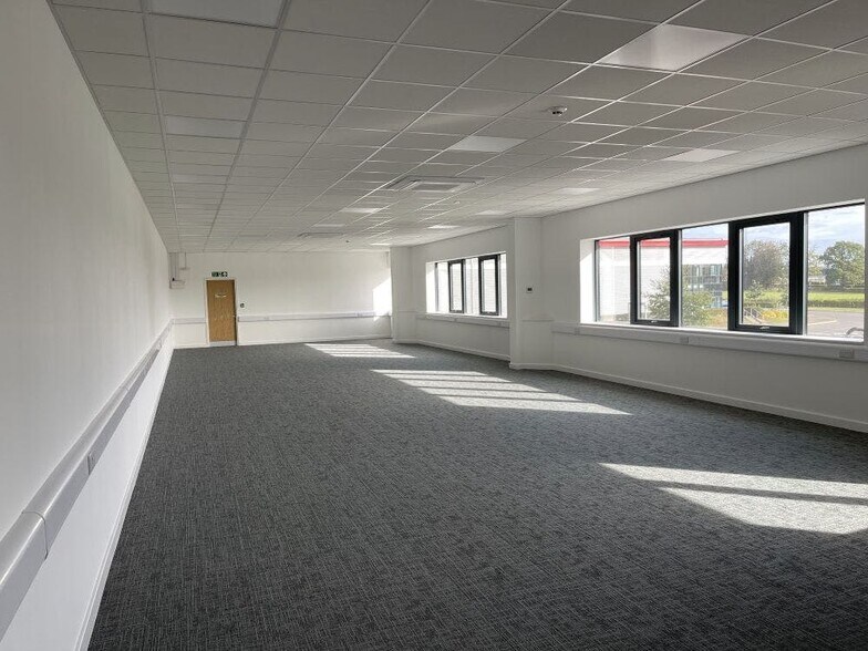 Unit 1129 Silverstone Park, Buckingham Rd, Towcester à louer - Photo du bâtiment - Image 3 de 11