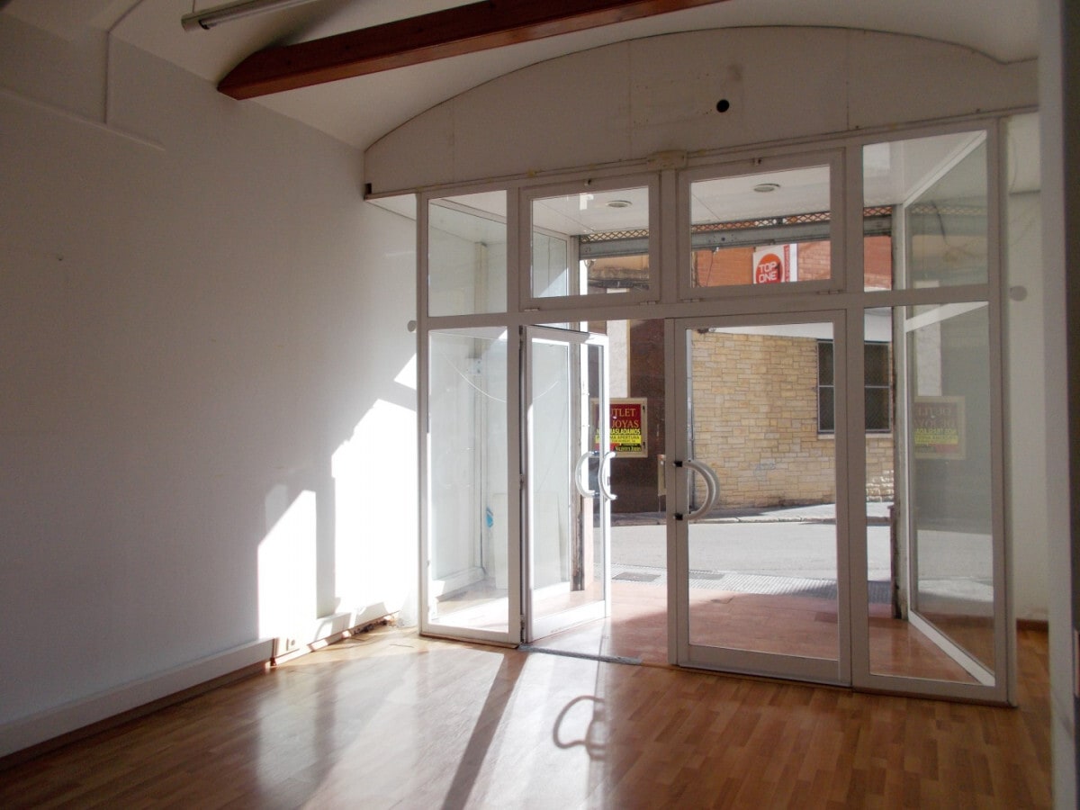 Retail in El Vendrell, Tarragona for lease Interior Photo- Image 1 of 4