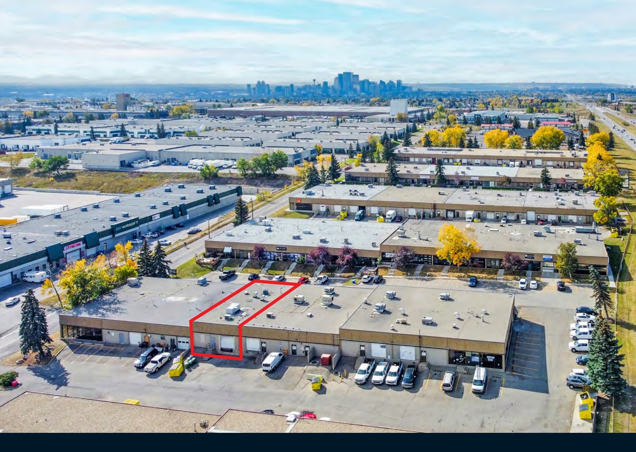 3320 14th Ave NE, Calgary, AB à louer Photo du bâtiment- Image 1 de 2