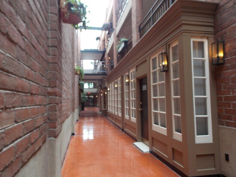 515 S 700 E, Salt Lake City, UT à louer - Photo du bâtiment - Image 2 de 17