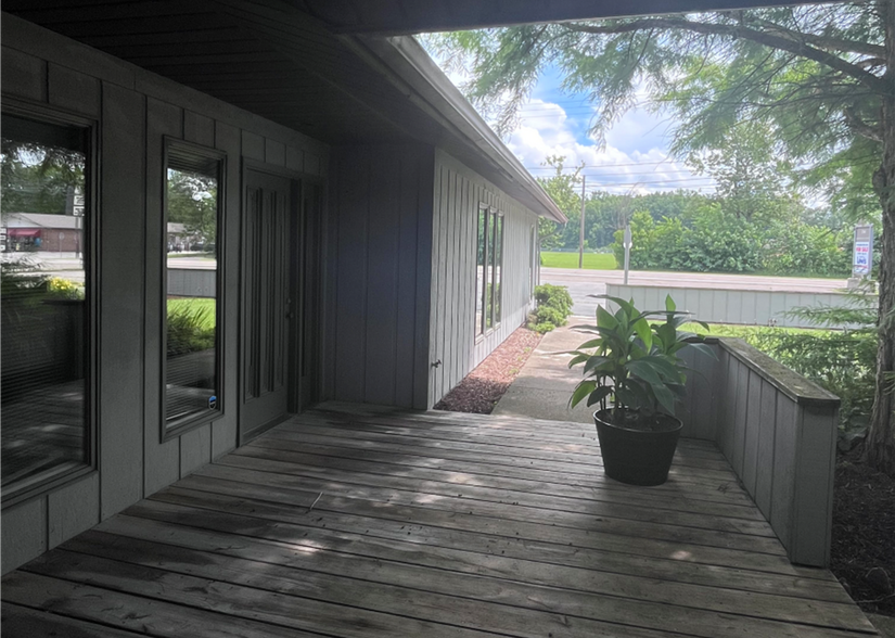 314 Churchill Hubbard Rd, Youngstown, OH à vendre - Photo du bâtiment - Image 2 de 5