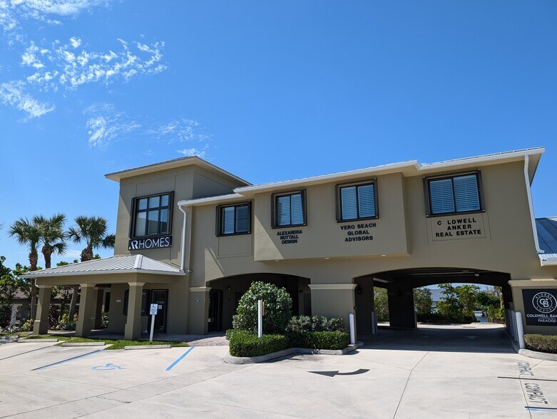 4625 N A1A Hwy, Vero Beach, FL à louer - Photo du bâtiment - Image 3 de 5