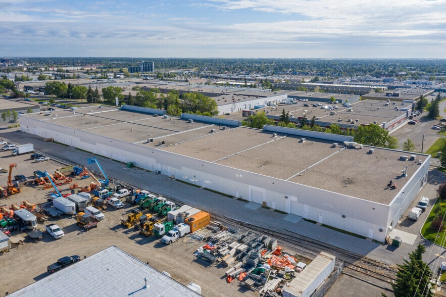 601-635 28 St NE, Calgary, AB for lease - Building Photo - Image 2 of 9