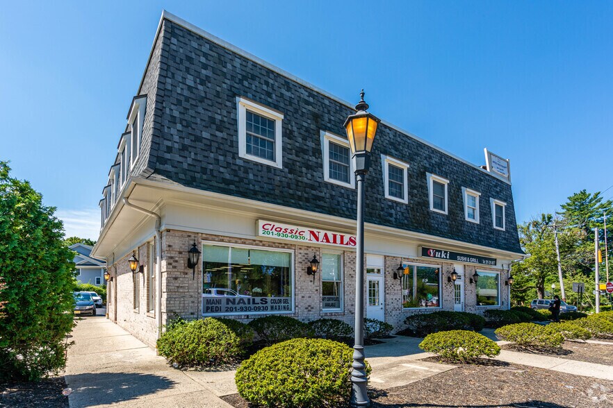 2-8 S Kinderkamack Rd, Montvale, NJ à louer - Photo du bâtiment - Image 3 de 6
