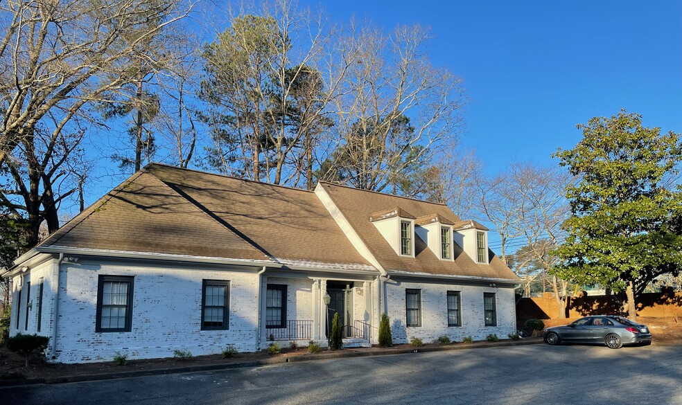 8097 Roswell Rd, Atlanta, GA for sale - Building Photo - Image 1 of 1