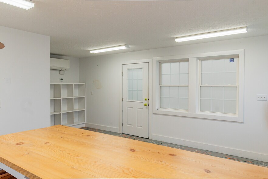 222 Gray Rd, Cumberland, ME à vendre - Photo du bâtiment - Image 3 de 10