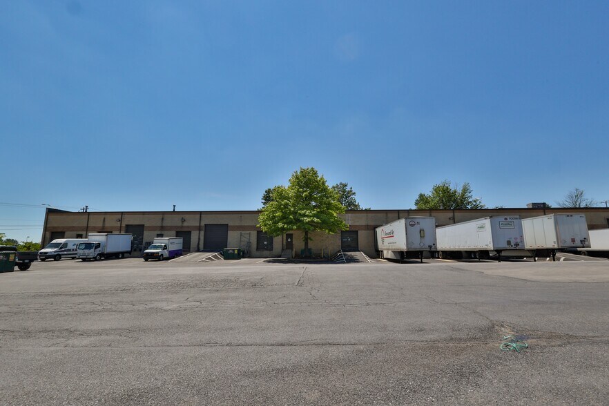 964 Marcon Blvd, Allentown, PA à louer - Photo du bâtiment - Image 2 de 2