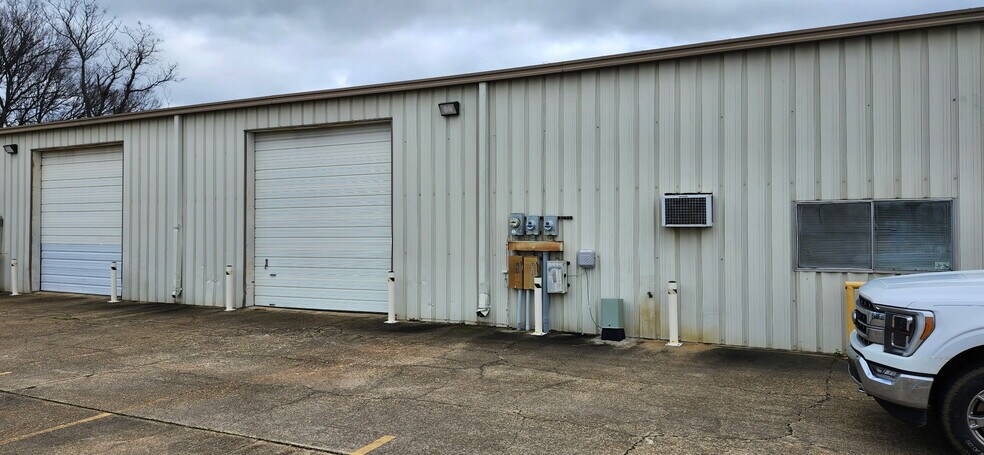 1262 Grimmett Dr, Shreveport, LA à louer - Photo du bâtiment - Image 2 de 8