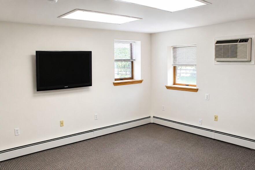 2135 Bustard Rd, Lansdale, PA à louer - Photo du bâtiment - Image 3 de 9