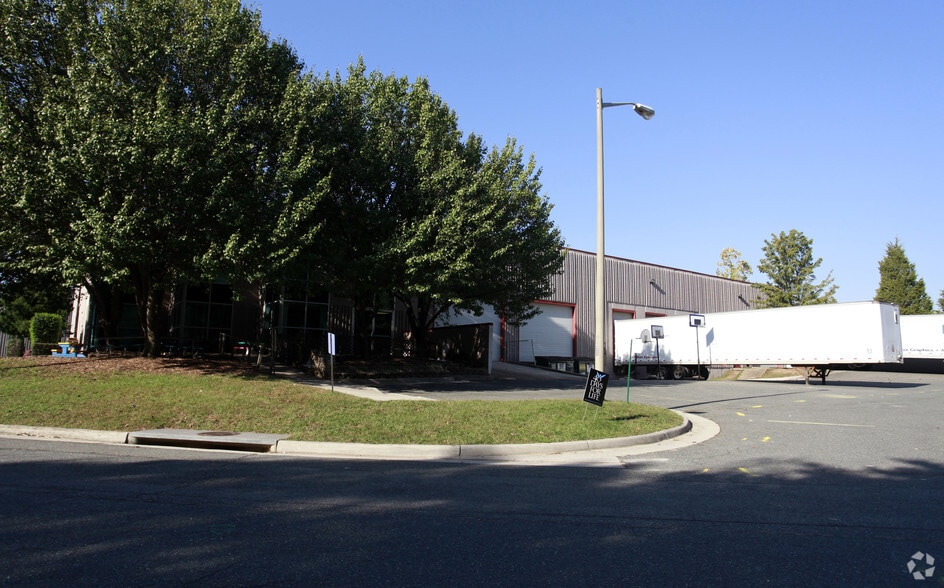 6601 Springfield Center Dr, Springfield, VA for lease - Building Photo - Image 2 of 2