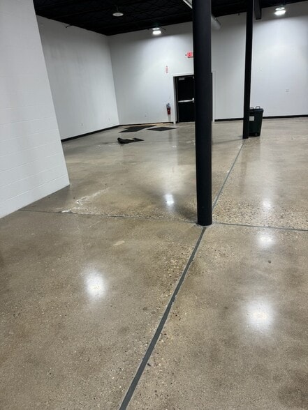 1000 Monmouth Blvd, Galesburg, IL for sale - Interior Photo - Image 3 of 8