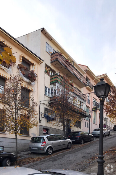 Calle de la Cañada Nueva, 43, San Lorenzo de El Escorial, Madrid à louer - Photo du bâtiment - Image 2 de 2