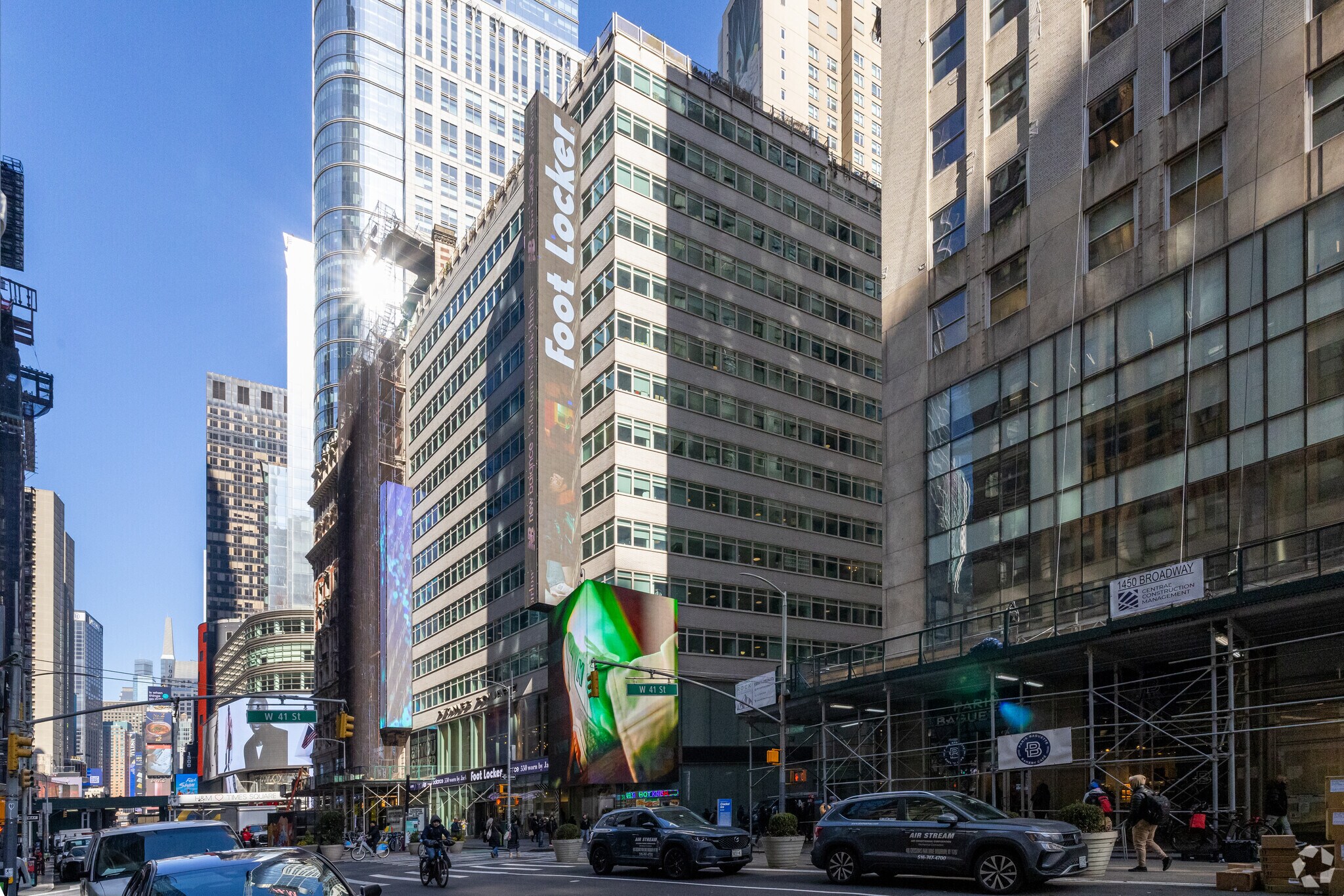 1460 Broadway, New York, NY à louer Photo du bâtiment- Image 1 de 27