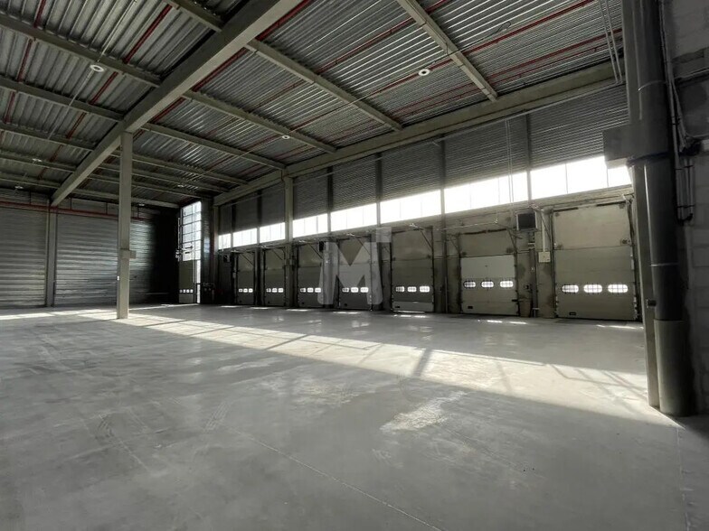 Office in Lieusaint for lease - Interior Photo - Image 3 of 7