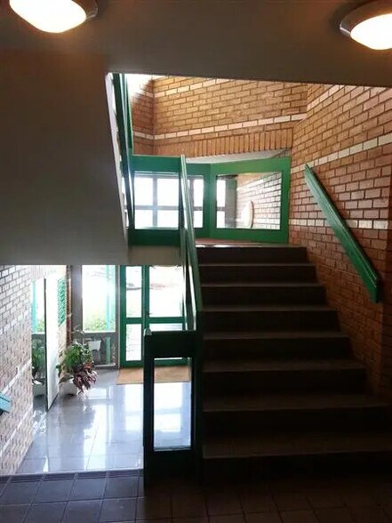 Office in Champs-sur-Marne for lease - Interior Photo - Image 2 of 2