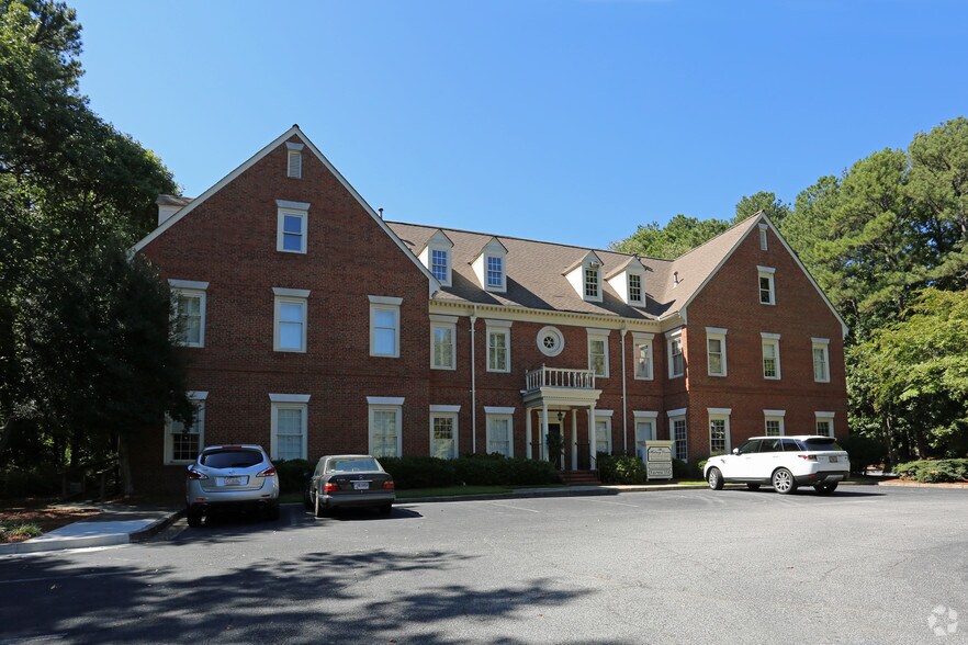 6111 Peachtree Dunwoody Rd NE, Atlanta, GA à vendre - Photo du bâtiment - Image 1 de 10