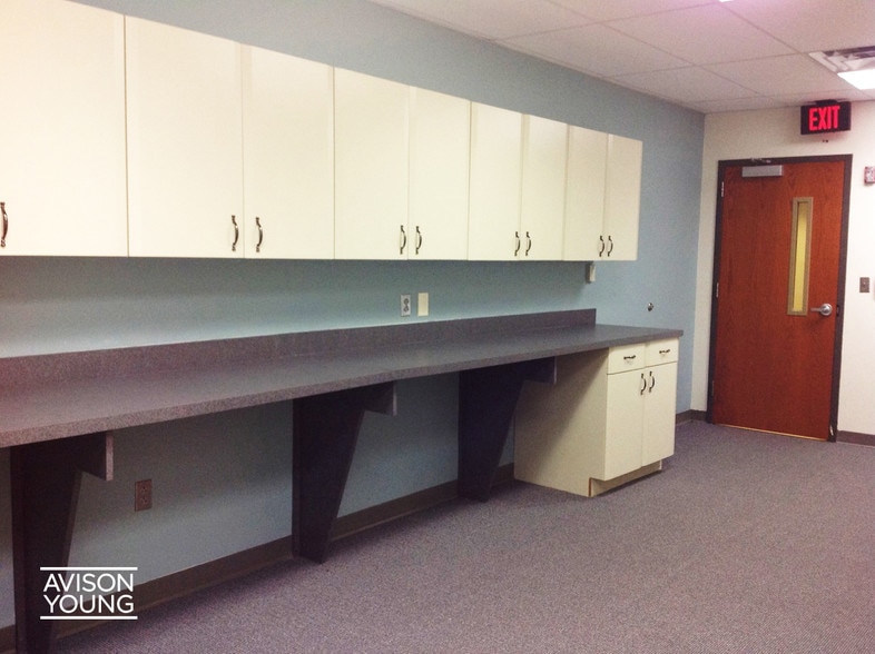 2030 Falling Waters Rd, Knoxville, TN à louer - Photo intérieure - Image 3 de 23