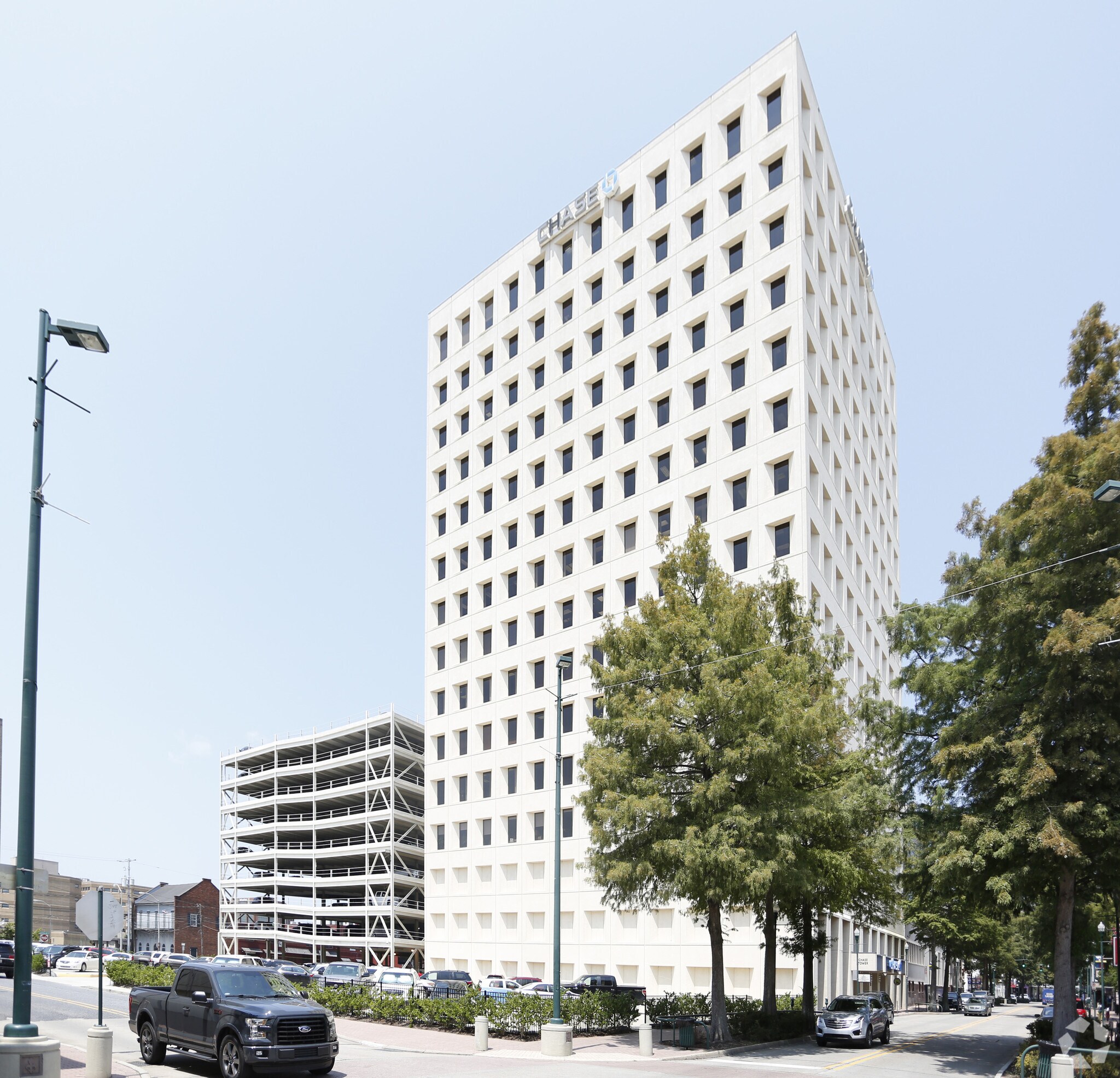 600 Jefferson St, Lafayette, LA à louer Photo du bâtiment- Image 1 de 9