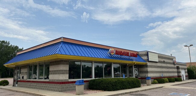 Plus de détails pour 1922 S Broadway St, New Ulm, MN - Commerce de détail à vendre