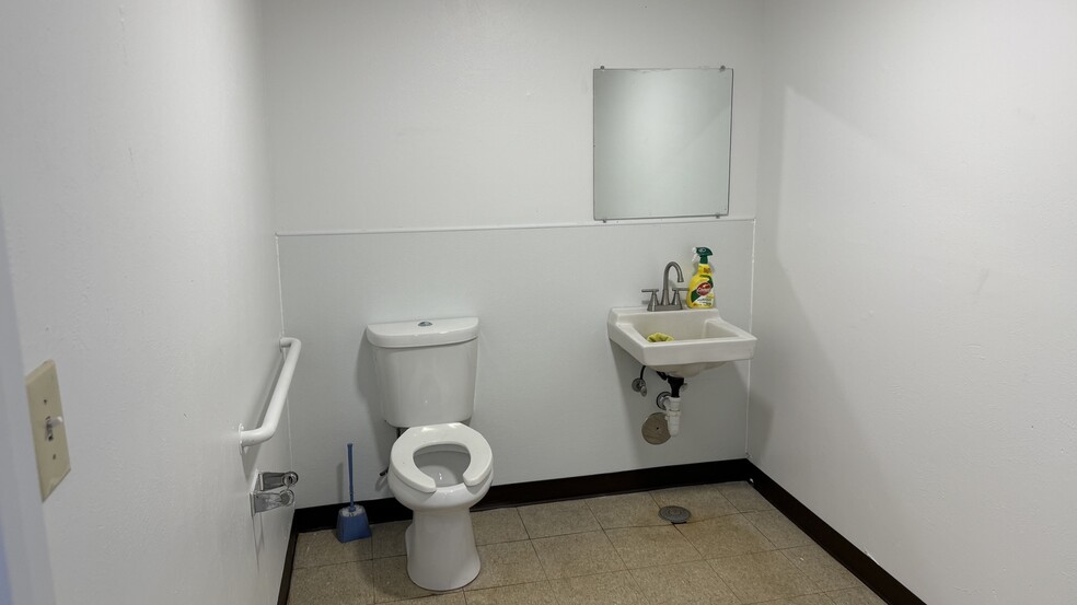 2511 Gunnison St, Colorado Springs, CO for lease - Building Photo - Image 3 of 6