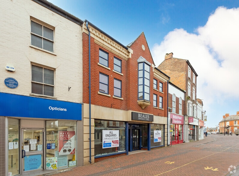 7 Market Pl, Spalding à louer - Photo du bâtiment - Image 3 de 5