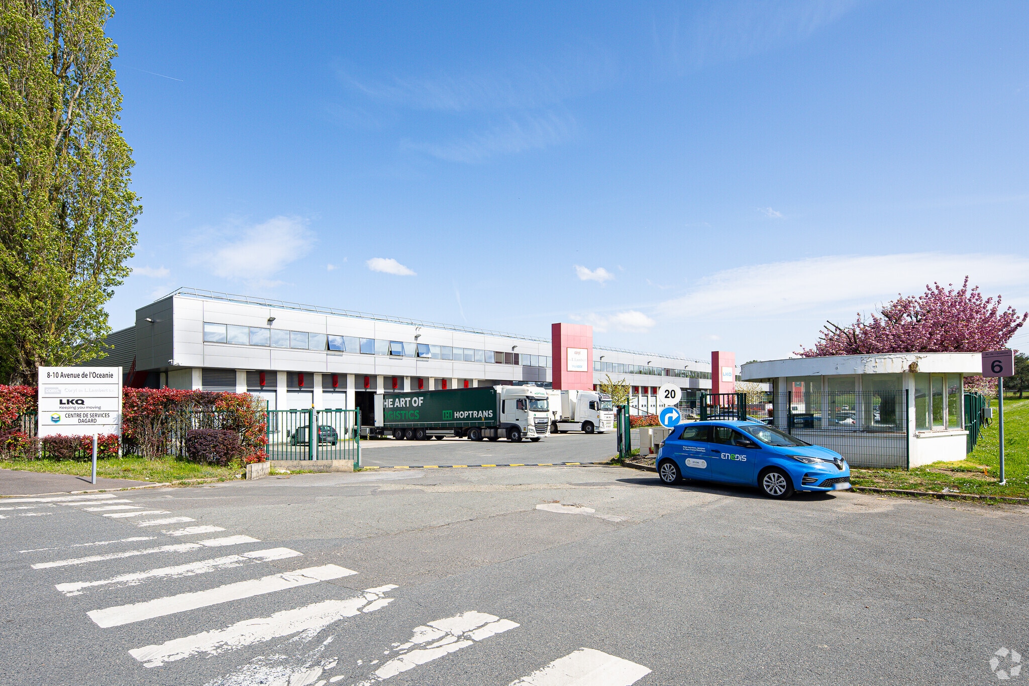 8-10 Avenue De l'Océanie, Les Ulis for lease Primary Photo- Image 1 of 4