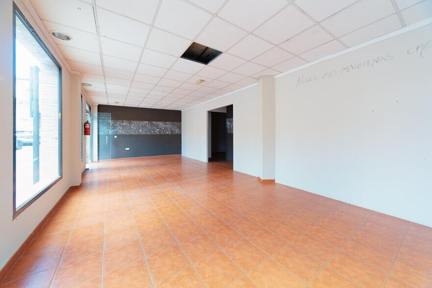Retail in Mula for sale - Interior Photo - Image 2 of 14