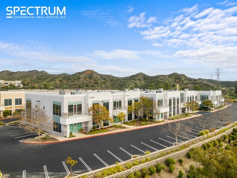 28274-28288 Alta Vista Ave, Santa Clarita, CA à louer - Photo principale - Image 1 de 25