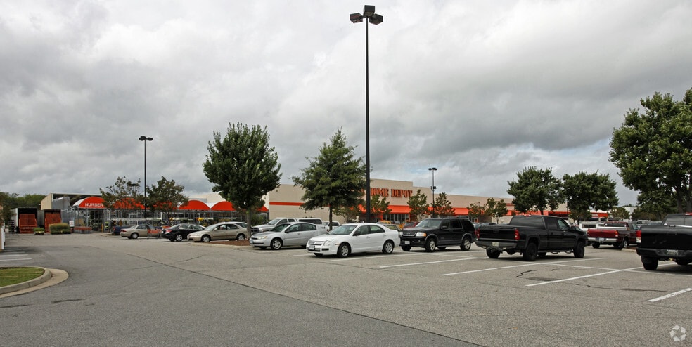 1201-1301 N Military Hwy, Norfolk, VA for lease - Building Photo - Image 2 of 17